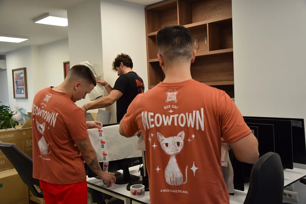 Red Cat commercial movers packing office monitors